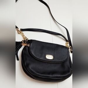 Authentic Michael Kors Bedford Leather Shoulder Purse W/ Tassel in Black/Gold